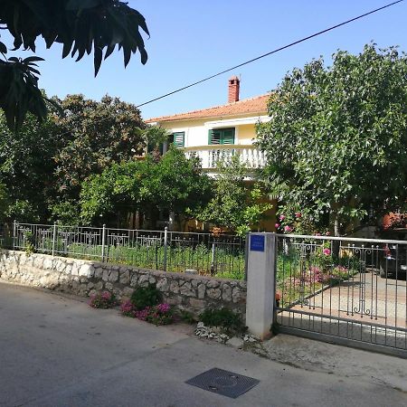 Apartmani Milka Pakoštane Esterno foto