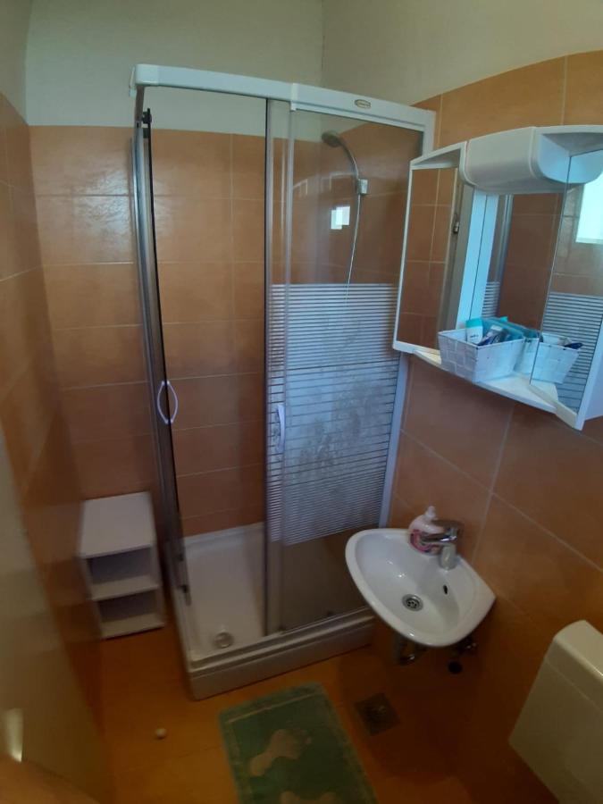 Apartmani Milka Pakoštane Esterno foto
