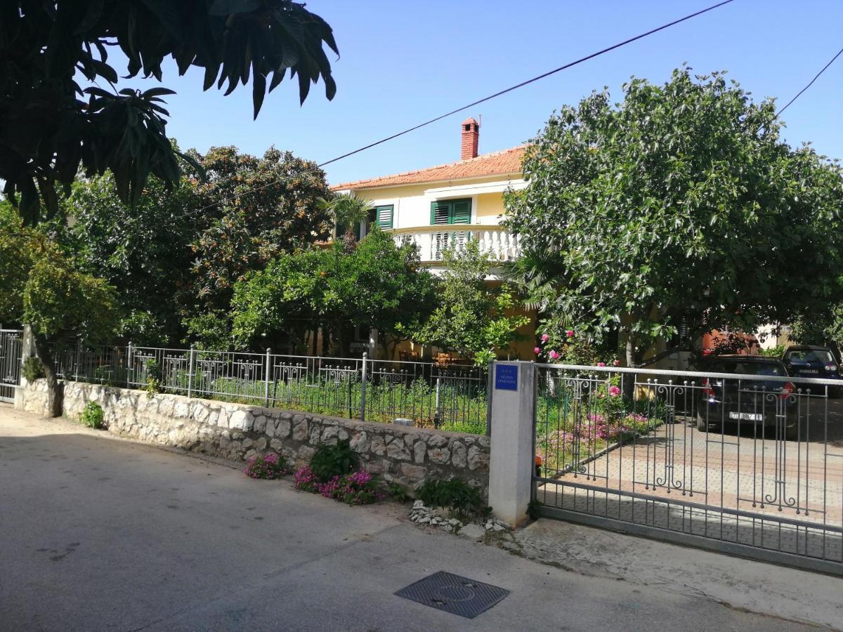 Apartmani Milka Pakoštane Esterno foto