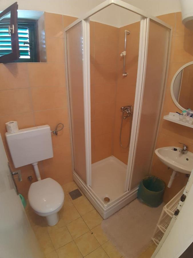 Apartmani Milka Pakoštane Esterno foto